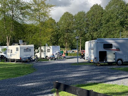 Reisemobilstellplatz - Duschen - Stellplätze vor Campingplatz Urkerbos - Vakantiepark 't Urkerbos