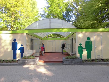 Reisemobilstellplatz - Stromanschluss - Toilettegebäude - Vakantiepark 't Urkerbos