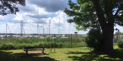 Reisemobilstellplatz - Umgebungsschwerpunkt: Fluss - Vorpommern - Sicht zum Sportboothafen - Sportboothafen Ziemitz