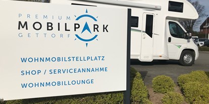Motorhome parking space - öffentliche Verkehrsmittel - Schleswig-Holstein - Einfahrt zum Stellplatz - Premium Mobilpark Gettorf 