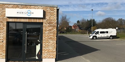 Motorhome parking space - öffentliche Verkehrsmittel - Schleswig-Holstein - Camping Profi-Zubehör Shop - Premium Mobilpark Gettorf 