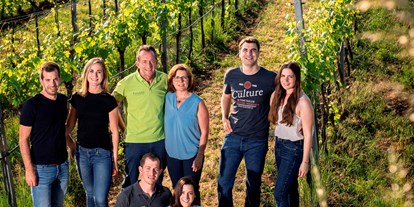 Reisemobilstellplatz - Preis - Österreich - Familie Nastl betreibt Weinbau in seit 1656 und führt einen gemütlichen Heurigen! - Weingut Nastl