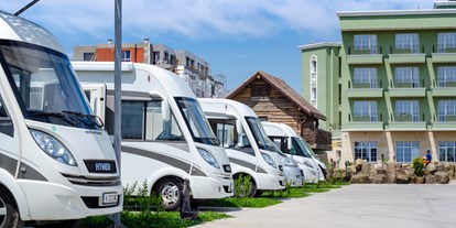 Reisemobilstellplatz - Umgebungsschwerpunkt: Stadt - Bulgarien - Glamping & Motel Alliance