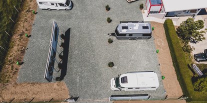 Motorhome parking space - Art des Stellplatz: bei Caravanhändler - VPT Camp
