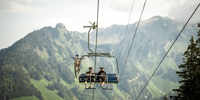 Reisemobilstellplatz - Skilift - Schweiz - Mit der Sesselbahn ist es möglich das Bike zu transportieren. Div. Ladestationen sind in der Umgebung vorhanden. 
Infos auch auf Outdooractive.com - Gastlosen Camp Area Jaun