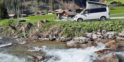 Reisemobilstellplatz - Wintercamping - Jaun - Herrliche Lage direkt am Jaunbach und am Fusse der Gastlosenkette. - Gastlosen Camp Area Jaun
