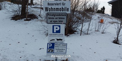 Motorhome parking space - Kyselka - Wohnmobilstellplätze an der Tennishalle