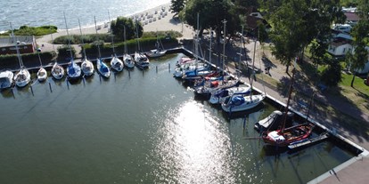 Motorhome parking space - öffentliche Verkehrsmittel - Vorpommern - Yachthafen und Strand  Mönkebude - Wohnmobilstellplätze am Yachthafen  Mönkebude