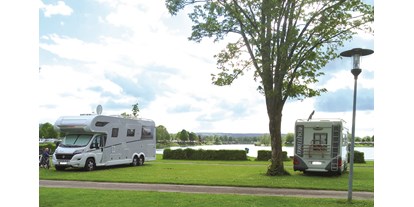 Reisemobilstellplatz - Wohnwagen erlaubt - Stellplätze mit hervorragenden Blick auf den See - Erholungsgebiet Doktorsee