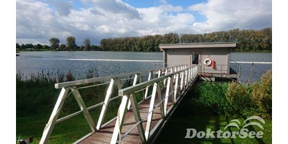 Reisemobilstellplatz - Art des Stellplatz: bei Sehenswürdigkeit - Deutschland - schwimmende Sauna - Erholungsgebiet Doktorsee