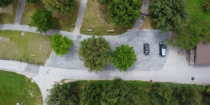 Motorhome parking space - Wohnwagen erlaubt - Switzerland - Stellplatz aus Drohnensicht - Stellplatz Lampertji 6 Gampel