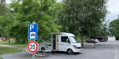 Motorhome parking space - Duschen - Valais - Einfahrt - Stellplatz Lampertji 6 Gampel
