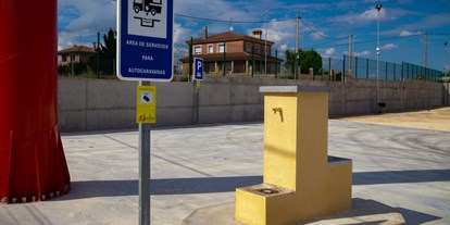 Reisemobilstellplatz - Art des Stellplatz: ausgewiesener Parkplatz - Spanien - Área de Villaquirán 