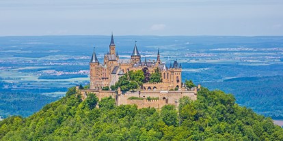 Reisemobilstellplatz - öffentliche Verkehrsmittel - Schwäbische Alb - Burg Hohenzollern - Wohnmobilstellplatz Burg Hohenzollern
