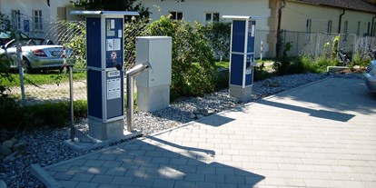 Motorhome parking space - Art des Stellplatz: eigenständiger Stellplatz - Schwäbische Alb - Stellplatz am Heubacher Freibad