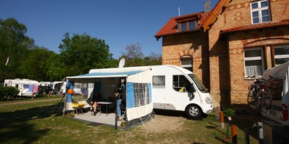 Reisemobilstellplatz - WLAN: nur um die Rezeption vorhanden - Stellplatz - Stellplatz beim Campingpark Sanssouci