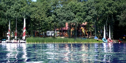Reisemobilstellplatz - Wohnwagen erlaubt - Potsdam - Blick vom Wasser - Stellplatz beim Campingpark Sanssouci