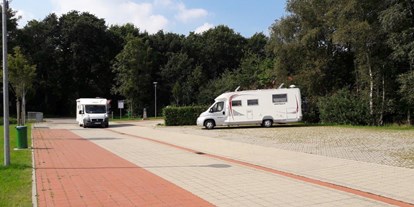 Motorhome parking space - Art des Stellplatz: bei Hallenbad - Ostfriesland - Wohnmobilstellplatz Wichter Weg