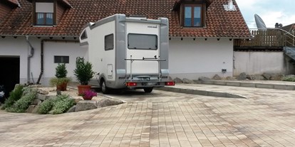 Motorhome parking space - Stromanschluss - Maikammer - Weinhaus Kruppenbacher