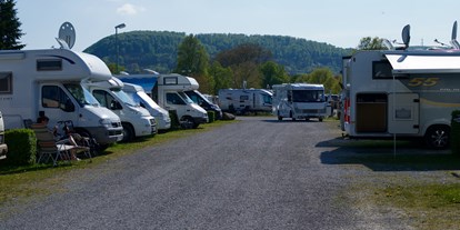 Motorhome parking space - Tennis - North Rhine-Westphalia - Wo man gerne Urlaub macht!  - Höxter Floßplatz