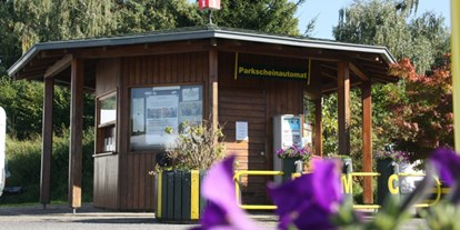 Reisemobilstellplatz - Entsorgung Toilettenkassette - Kleve (Kleve) - Infohaus und Parkscheinautomat - Friedensplatz
