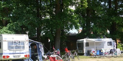 Reisemobilstellplatz - Wohnwagen erlaubt - Haselünne - Idyllischer Platz unter hohen Eichen - Hof am Kolk