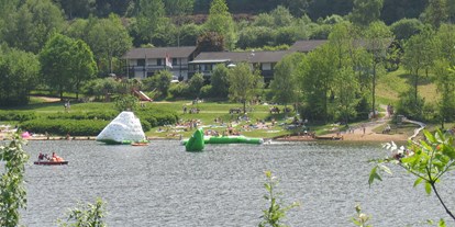 Reisemobilstellplatz - Umgebungsschwerpunkt: See - Nordrhein-Westfalen - See mit Wasserspielgeräten - Wohnmobilstellplatz Kronenburger See