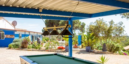 Motorhome parking space - Stromanschluss - Costa de la Luz - Poolbillard  - Oasis Camp