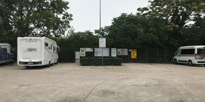 Motorhome parking space - öffentliche Verkehrsmittel - Rheinhessen - Stellplatz - Reisemobilplatz am Rhein
