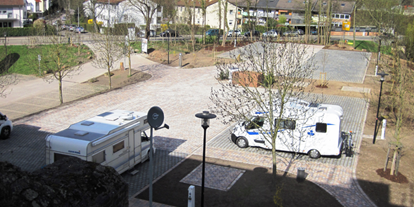 Motorhome parking space - Art des Stellplatz: eigenständiger Stellplatz - Maikammer - Wohnmobilstellplatz an der Carnot´schen Mauer