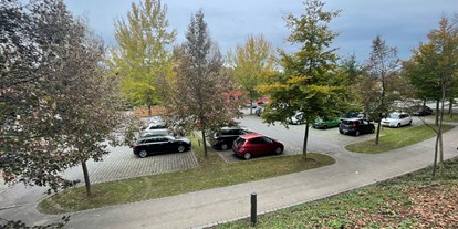 Reisemobilstellplatz - Art des Stellplatz: ausgewiesener Parkplatz - Bayern - Parkplatz P 6 Am Regen