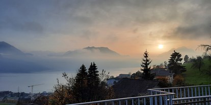 Reisemobilstellplatz - Grauwasserentsorgung - Schweiz - Aussicht bei Sonnenuntergang im Spätherbst - Weggis am Vierwaldstättersee