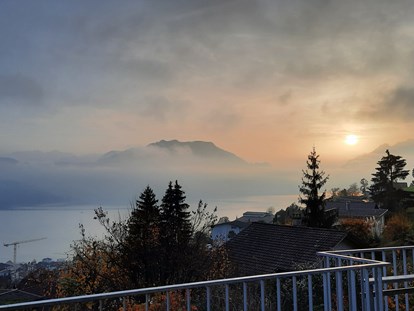 Reisemobilstellplatz - Umgebungsschwerpunkt: See - Schweiz - Aussicht bei Sonnenuntergang im Spätherbst - Weggis am Vierwaldstättersee