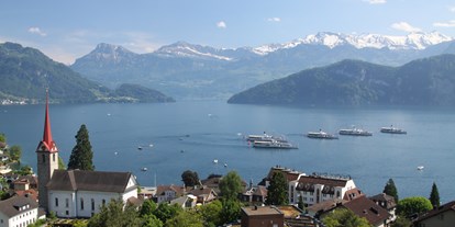 Reisemobilstellplatz - Grauwasserentsorgung - Schweiz - Weggis mit Dampfschiff Parade - Weggis am Vierwaldstättersee
