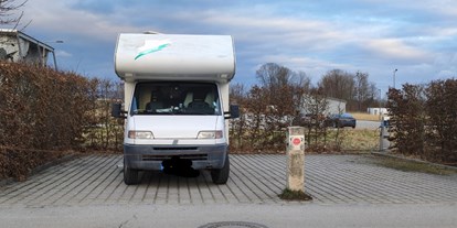 Motorhome parking space - Art des Stellplatz: bei Hallenbad - Vilshofen - Wohnmobilstellplatz in Deggendorf