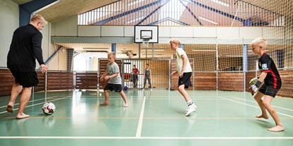 Reisemobilstellplatz - Restaurant - Dänemark - Eine Indoor Halle bietet viele Möglichkeiten um Sport zu treiben und um sich zu bewegen. - Skiveren Camping