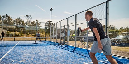 Reisemobilstellplatz - Frischwasserversorgung - Dänemark - Paddeltennis ist das neue Highlight auf dem Platz. - Skiveren Camping