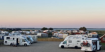 Motorhome parking space - Umgebungsschwerpunkt: Strand - Denmark - Autocamperplads foran bommen - Thorsminde Camping and motorhomespot