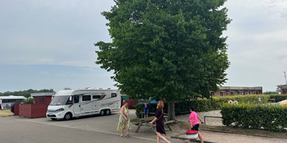 Motorhome parking space - Wohnwagen erlaubt - Denmark - Hygge Strand Camping