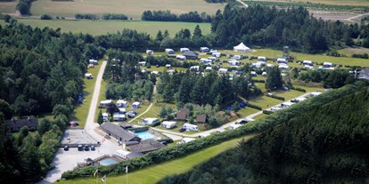 Reisemobilstellplatz - Stromanschluss - Toppen af Danmark - Luftbild von Sindal Camping - A35 Sindal Camping Dänemark Kanuverleih