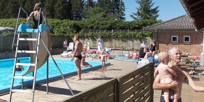 Reisemobilstellplatz - Swimmingpool - Dänemark - Der Pool von Sindal Camping - A35 Sindal Camping Dänemark Kanuverleih