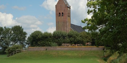 Reisemobilstellplatz - Stromanschluss - Friesland - Kirche Swichum - Camping Swichumer Pleats