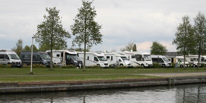 Reisemobilstellplatz - Angelmöglichkeit - Groningen - Jachthaven Midwolda