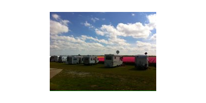 Motorhome parking space - Duschen - North Holland - Uitzicht vanaf de camping. - SVR Camping Mariahoeve