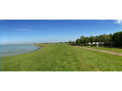 Motorhome parking space - Umgebungsschwerpunkt: Fluss - Friesland - Campercamping 't Seleantsje Molkwerum