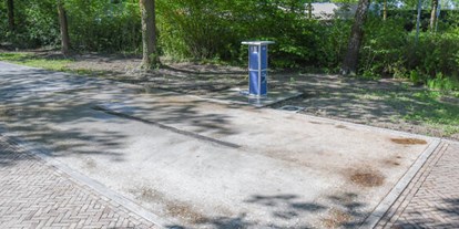 Reisemobilstellplatz - Entsorgung Toilettenkassette - Niederlande - Camperplaats Zwembad Meekenesch