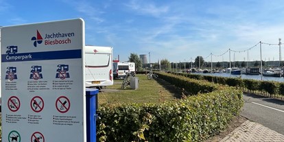 Motorhome parking space - Stromanschluss - North Brabant - Camperplaats Jachthaven Biesbosch