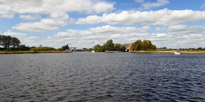 Motorhome parking space - Umgebungsschwerpunkt: Fluss - Friesland - Jachthaven De Welle