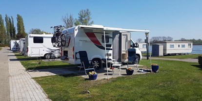 Motorhome parking space - Wohnwagen erlaubt - Betuwe - Camping Waalstrand