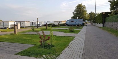 Motorhome parking space - Groesbeek - Camping Waalstrand